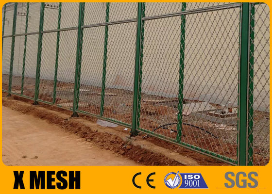 Hàng rào kim loại bảo mật hàn Kích thước lỗ 100 X 100mm Chiều cao 3050mm